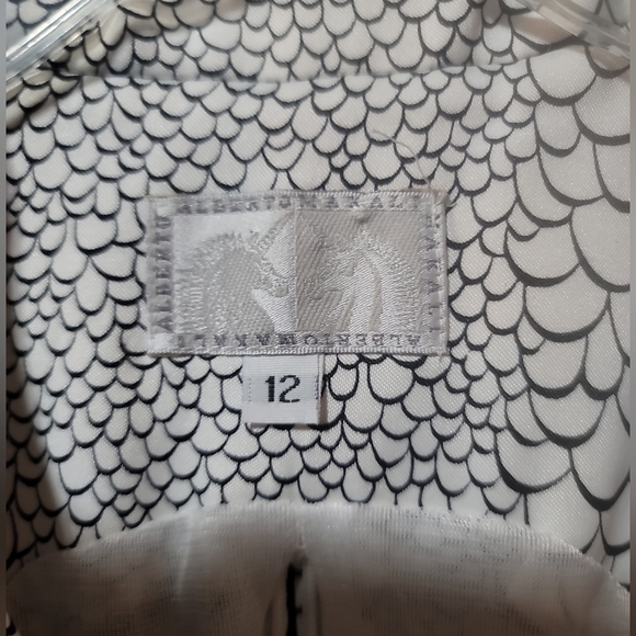 Alberto Makali Sporty Sleeveless Top 12 Black White Print Side Slits - Picture 2 of 6